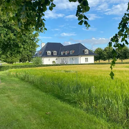 Сasa de vacaciones Manor House Overlooking Fields And Garden
