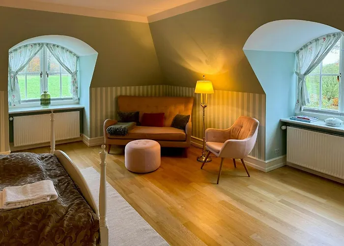 Дом отдыха Manor House Overlooking Fields And Garden