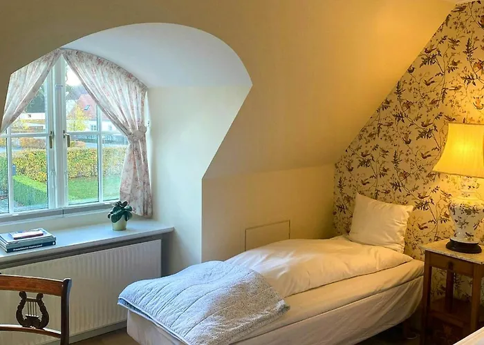 Дом отдыха Manor House Overlooking Fields And Garden Ringe