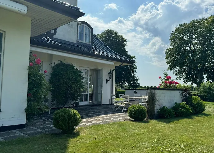 Manor House Overlooking Fields And Garden Дом отдыха *