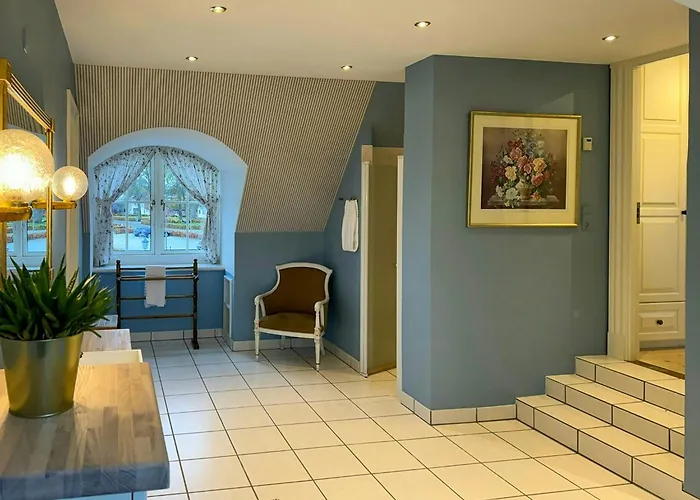 Manor House Overlooking Fields And Garden Дом отдыха