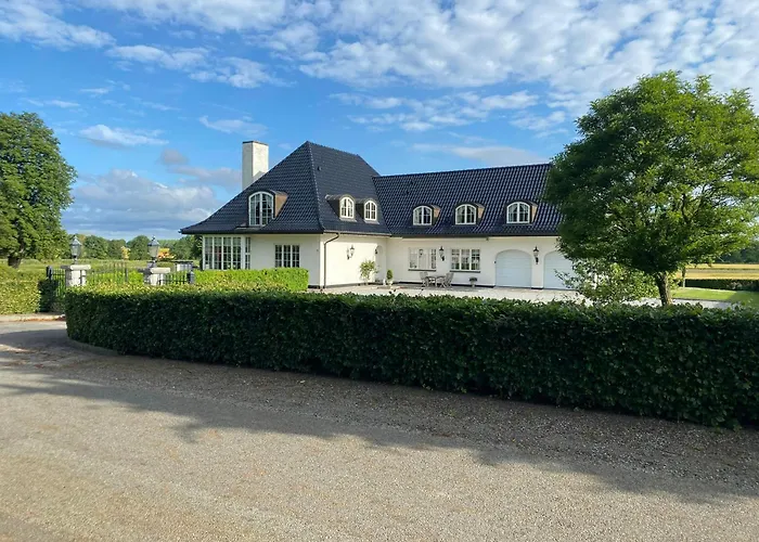 Manor House Overlooking Fields And Garden Ringe