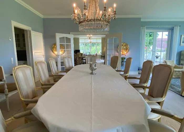 Сasa de vacaciones Manor House Overlooking Fields And Garden