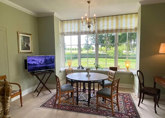 Manor House Overlooking Fields And Garden Дом отдыха *